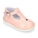 VINTAGE style Patent Leather kids T-strap shoes with buckle fastening.