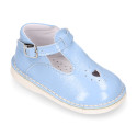 VINTAGE style Patent Leather kids T-strap shoes with buckle fastening.