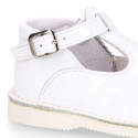 VINTAGE style Patent Leather kids T-strap shoes with buckle fastening.