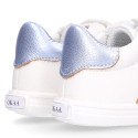 White color OKAA FLEX girl tennis shoes laceless with silver color stripes design.