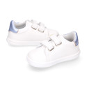 Deportiva niña OKAA FLEX sin cordones en color Blanco con rayas plata.