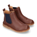 Nappa leather kids casual ankle boot shoes with elastic band in contrast and side zipper closure.