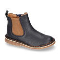 Nappa leather kids casual ankle boot shoes with elastic band in contrast and side zipper closure.