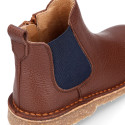 Nappa leather kids casual ankle boot shoes with elastic band in contrast and side zipper closure.