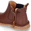 Nappa leather kids casual ankle boot shoes with elastic band in contrast and side zipper closure.