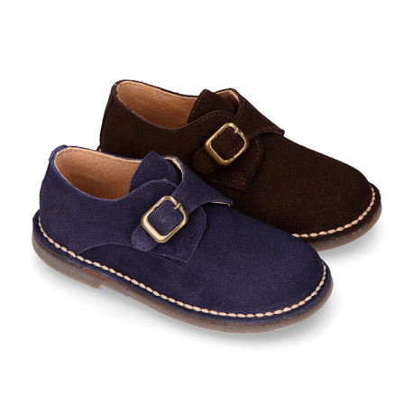 Suede leather Oxford shoes with buckle fastening for kids.