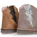 Suede leather Girl ankle boot shoes with elastic GLITTER design and zipper closure.