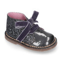 Girl GLITTER and pearl patent leather safari boots with velvet ties closure.