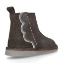 SHINY Suede leather kids ankle boot shoes with laminated waves and zipper closure.