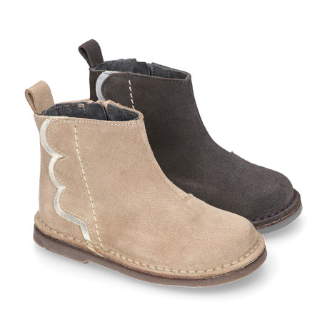 SHINY Suede leather kids ankle boot shoes with laminated waves and zipper closure.