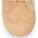 Kids laces up shoes with laces closure and chopped design in suede leather.