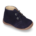 Ankle boot shoes for first steps with toe cap, counter and laces in suede leather.
