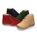 Ankle boot shoes for first steps with toe cap, counter and laces in suede leather.