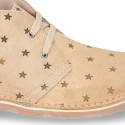 Bota Safari o Pisacacas con cordones y estampado con ESTRELLAS en serraje.