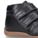 Ankle boot shoes for first steps with toe cap and counter, laceless in leather.