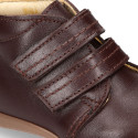 Ankle boot shoes for first steps with toe cap and counter, laceless in leather.