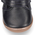 Ankle boot shoes for first steps with toe cap and counter, laceless in leather.