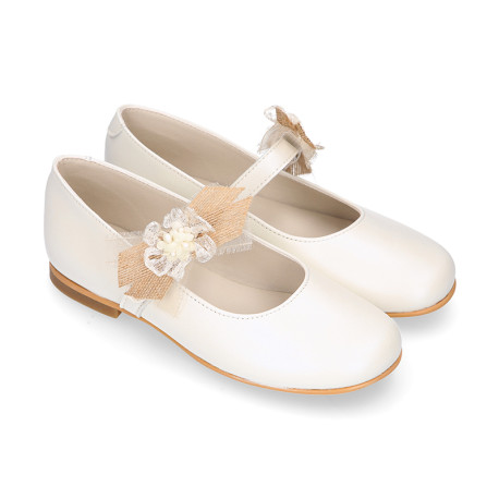 PRE-ORDER. Ceremony Mary Jane shoes in nappa leather in ivory color with craft flower.