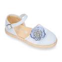 Linen canvas girl espadrille shoes for ceremony with lace and flower design.