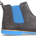 Ankle boot shoes with elastic band, stitching and outsole in contrast in suede leather.
