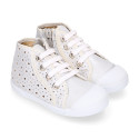 Girl canvas sneaker shoes bootie style with hearts design and toe cap.