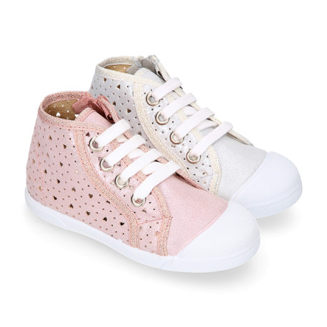 Girl canvas sneaker shoes bootie style with hearts design and toe cap.