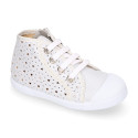 Girl canvas sneaker shoes bootie style with hearts design and toe cap.