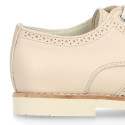 Blucher niño ceremonia con cordones en piel napa beige.