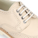 Blucher niño ceremonia con cordones en piel napa beige.