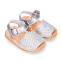 New Menorquina sandals in satin leather with shiny effects.