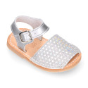 New Menorquina sandals in satin leather with shiny effects.