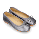 New Ballet flats in matte metal leather with adjustable ribbon.