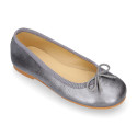 New Ballet flats in matte metal leather with adjustable ribbon.