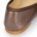 New Ballet flats in matte metal leather with adjustable ribbon.