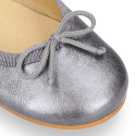 New Ballet flats in matte metal leather with adjustable ribbon.