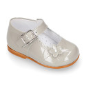 Classic patent leather little Mary Jane shoes with flower detail.