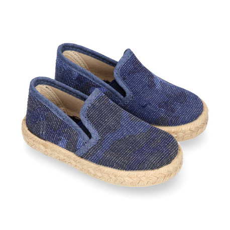 Cotton canvas espadrille shoes with camouflage print for kids.