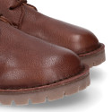 Zapato tipo Blucher Casual en piel lisa y suela gruesa.