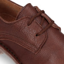 Zapato tipo Blucher Casual en piel lisa y suela gruesa.