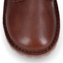 Zapato tipo Blucher Casual en piel lisa y suela gruesa.