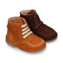 Suede leather ankle boots with fringed and central stitches design.