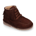 Suede leather ankle boots with fringed and central stitches design.