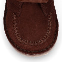 Suede leather ankle boots with fringed and central stitches design.