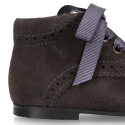 Suede leather little classic ankle boots with ties closure.