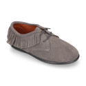 Kids Oxford shoes with fringes design and laces closure in suede leather.