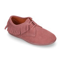 Kids Oxford shoes with fringes design and laces closure in suede leather.