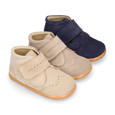 BLANDITOS kids bootie to dress laceless in soft suede leather.