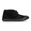 Suede leather ankle boot shoes laceless and with toe cap.