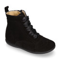 Girl Pascuala style boots with side zipper closure and laces in suede leather.