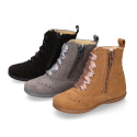 Girl Pascuala style boots with side zipper closure and laces in suede leather.